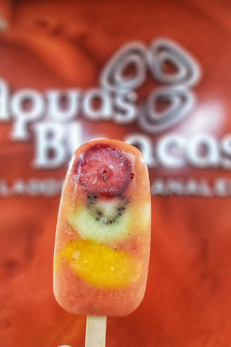 Opinii despre Heladería aguas blancas în Necochea - Gastronomía y hostelería