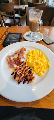 Tante Sara Café & Restó