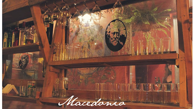 Macedonio Bar