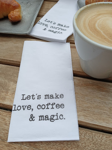 Comentarii opinii despre Croissant Café