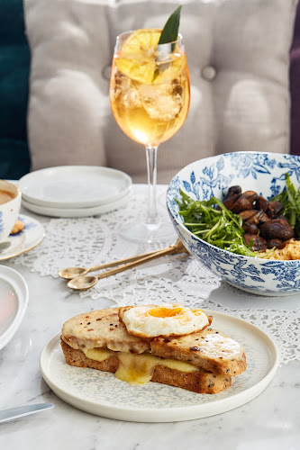 Las Bolena Tea Room & Restaurant