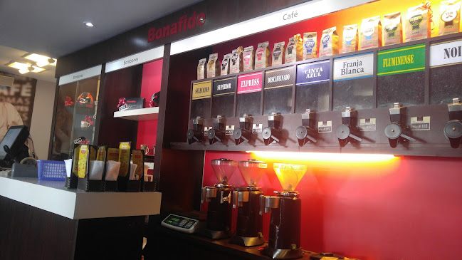 Av. Hipólito Yrigoyen 27, X5000JHA Córdoba