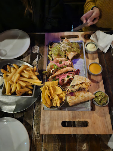 Av. Maipú 3297, B1636 Olivos, Provincia de Buenos Aires