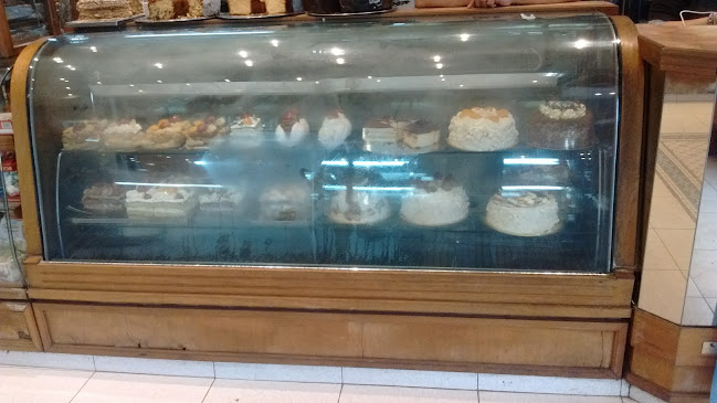 Panadería La Nueva Reina Del Pan Confitería - Villa Maipú