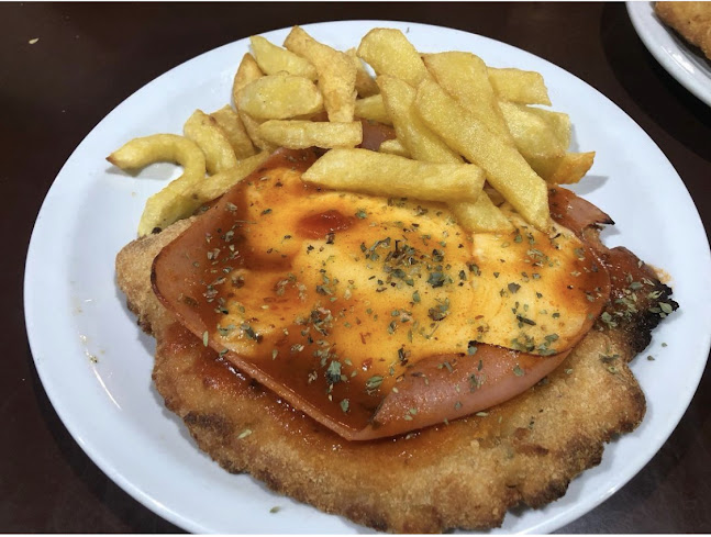 Comentarii opinii despre La Rueda & Avellaneda Automóvi Club