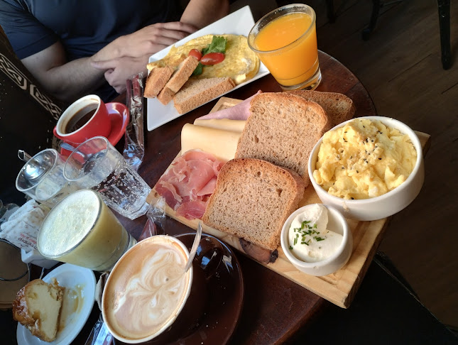 Comentarii opinii despre El Nazareno: Fábrica Familiar de Alfajores y Especialidades.