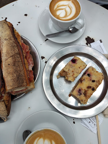 Juan Bautista de LaSalle 433, B1642 San Isidro, Provincia de Buenos Aires