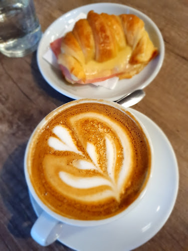 Opinii despre Nápoles Pizzas y Café în San Fernando del Valle de Catamarca - Gastronomía y hostelería