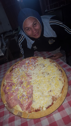 Opinii despre pizzeria y lomos caroliina în F5302DEV - Gastronomía y hostelería