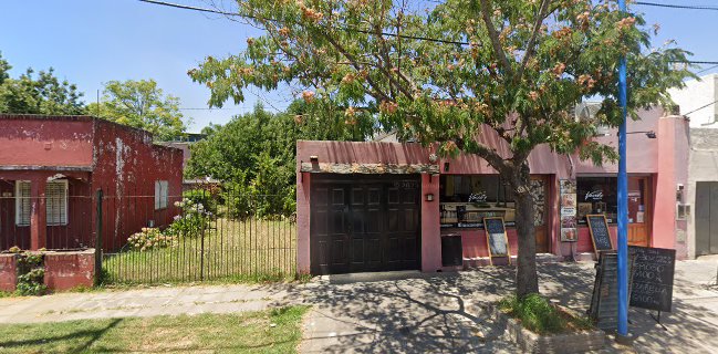 Lacoste Vinería & Cia.